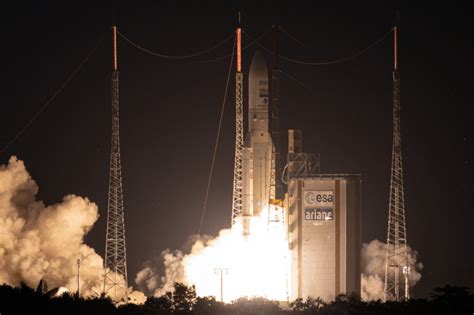 VIDÉO Ariane 5 décollage réussi pour le dernier lancement de la fusée