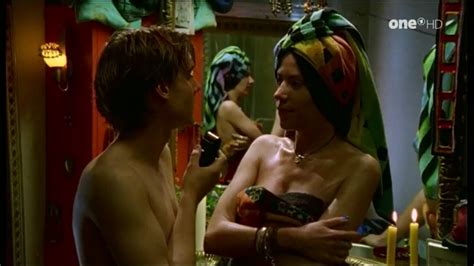 Naked Kira Koschella In Drei Mit Herz