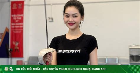 Hot girl đấu kiếm xinh như hoa trên sóng truyền hình mê chạy bộ uống nhiều nước