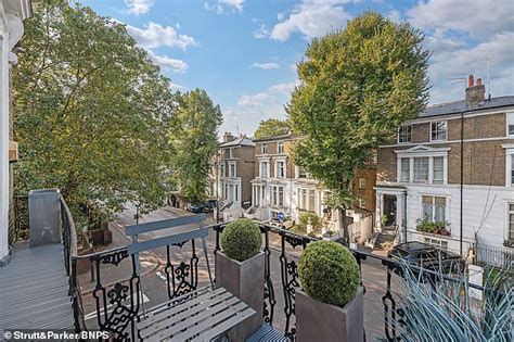 Sex Pistols Lead Singer Johnny Rotten S London Home Where He Lived At The Height Of His Fame In