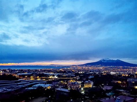 Maltempo Lirruzione Fredda Porta La Neve Sul Vesuvio Calo Delle