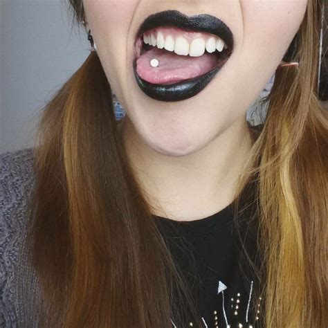 Tongue Piercing Guide: 7 Types Explained (50+ Photos, Pain Level, Price)