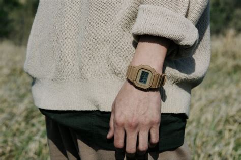 Explora la armonía de la naturaleza consejos de moda masculina para usar tonos nude en