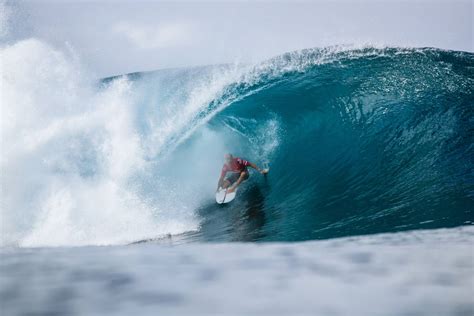 Kelly Slater Wins Record 8th Pipeline Title May Push For World Record