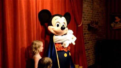 Talking Magician Mickey Mouse At Town Square Theater Of Magic Kingdom Of Walt Disney World Youtube