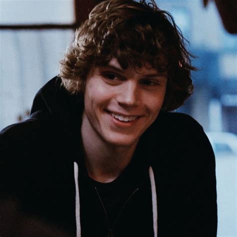 Pin En Evan Peters Aesthetic Cute Hot Rare Icon Wallpaper