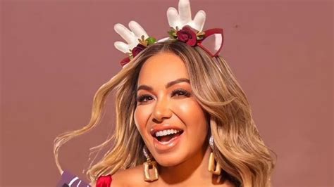 Chiquis Rivera Kradnie Wygl D I Prezentuje Swoj Smuk Sylwetk W Malutkim Czarnym Bikini