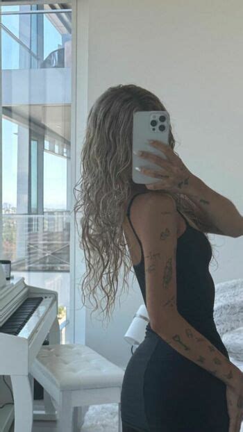 Nessa Barrett Moonologues Nessabarrett Nude OnlyFans The Fappening Plus