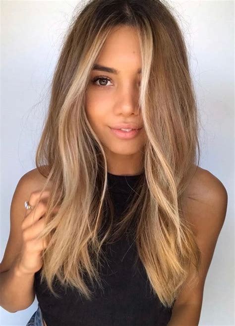 Strähnchen Trend 2021 mit Glow Effekt Holiday Highlights Strähnchen blonde haare Haarfarben