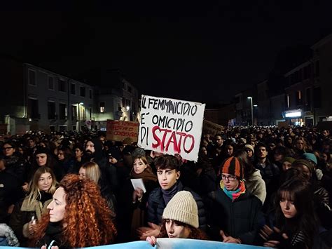 Il femminicidio è omicidio di stato Il grido della piazza di Padova