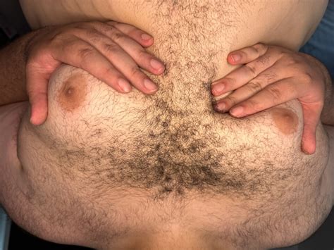 Gemuk Gay Beruang Gemuk Goyang Moobs Bermain Dengan Puting Besar XHamster