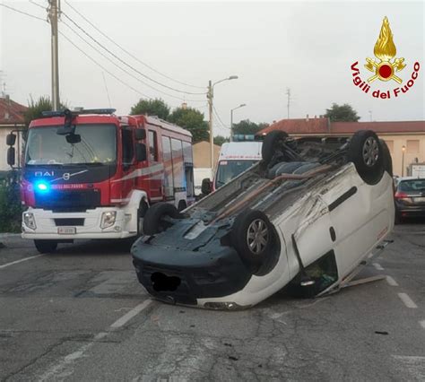 Cogliate Incidente Tra Due Veicoli Uno Si Ribalta Due Uomini Feriti