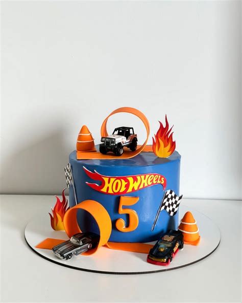 Tort Bento Gdańsk on Instagram Торт в стилі Hot Wheels Обожнюю готувати та збирати дитячі