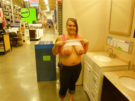 Bbw Flashing Nude Selfie