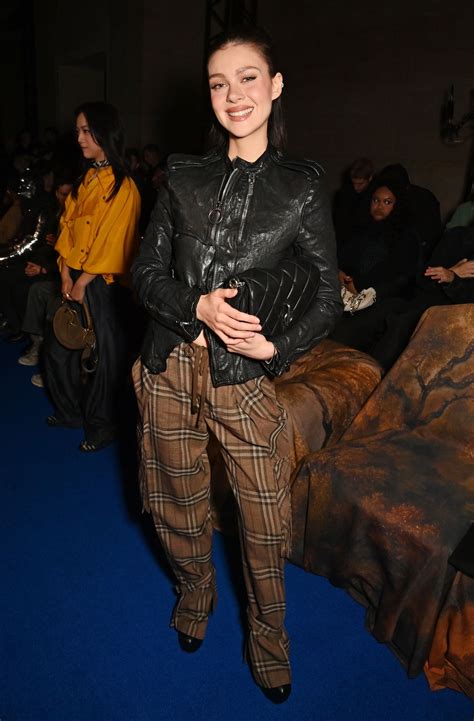 Naked Manucure cette tendance sera omniprésente ce printemps Vogue France