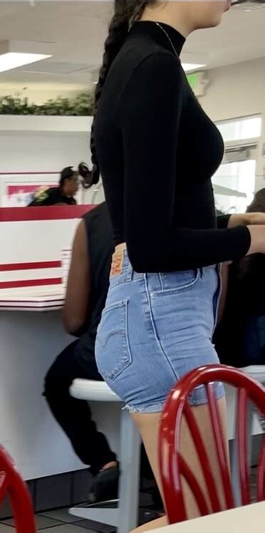 Latina In Short Shorts Delicious Slight Vpl Short Shorts Volleyball Forum