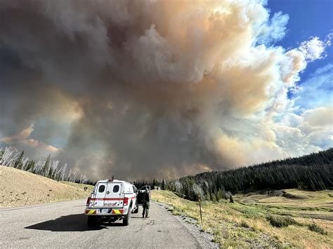 Rapidly Growing Fish Creek Fire Closes Highway 26 287 Over Togwotee