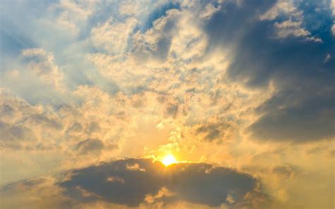 Puesta Del Sol Dram Tica Con El Cielo Y Las Nubes Crepusculares Del