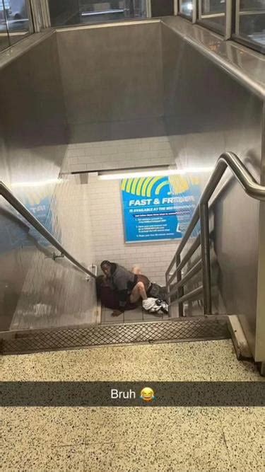 Having Sex At A NYC Subway Station 9GAG