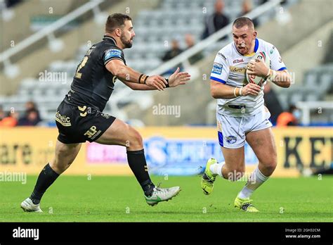 Cameron Smith 17 Of Leeds Rhinos In Action Stock Photo Alamy