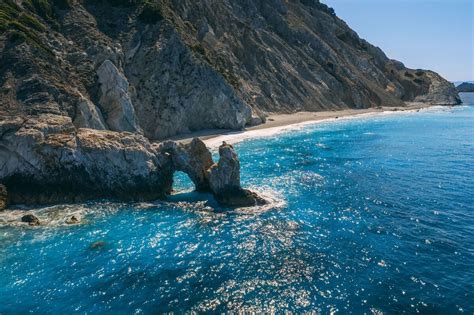 eine bootsfahrt zum abgelegenen und wilden lalaria strand von skiathos