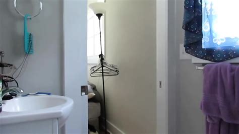 Espionner Une Femme Blonde Chaude Elle Est Nue Dans La Salle De Bain