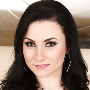 Get Veruca James Free Stripping And Nude Links At Freeones