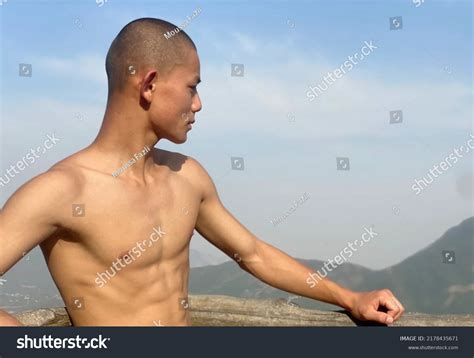 Naked monk 249 รายการ ภาพถายสตอก ภาพและการถายภาพ Shutterstock