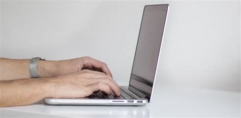 En Ligne On S Change Du Revenge Porn Comme Des Cartes Pok Mon Slate Fr