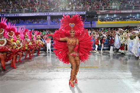 Escuelas De Samba Desfilan En El Imponente Samb Dromo Del Carnaval De