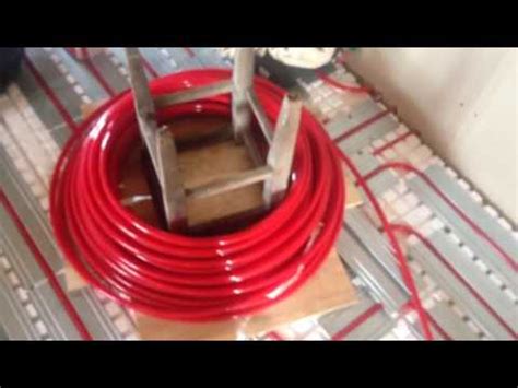 Простая размотка трубы для теплого пола - YouTube