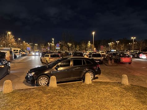 Dantejskie sceny na parkingu Aquaparku na Borowskiej Co tam się dzieje