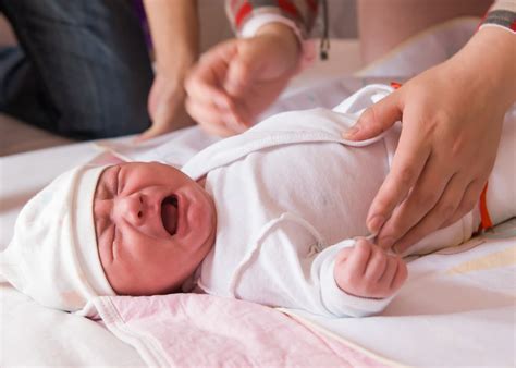 Meu Bebê Chora Muito E Só Quer Colo - Bebê chorando - Principais motivos, tipos de choro e como acalmá-lo