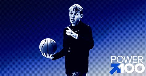 Seul Notre Entra Neur Gay De Basket Ball Universitaire Masculin Veut Plus Qu Un Autre Titre De