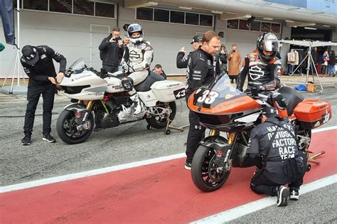 An Lisis Las Carreras Con Motos Naked O Baggers Una Alternativa En Wsbk