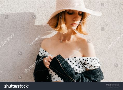 Portrait Elegant Stylish Blonde Short Hair Stock Photo Shutterstock