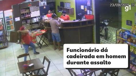 Empregado que deu cadeirada em assaltante é eleito funcionário do mês