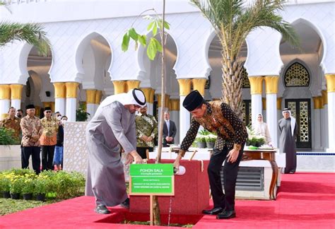 Presiden Jokowi Dan Presiden MBZ Resmikan Masjid Raya Sheikh Zayed Di