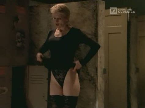 Naked Andrea Thompson In NYPD Blue
