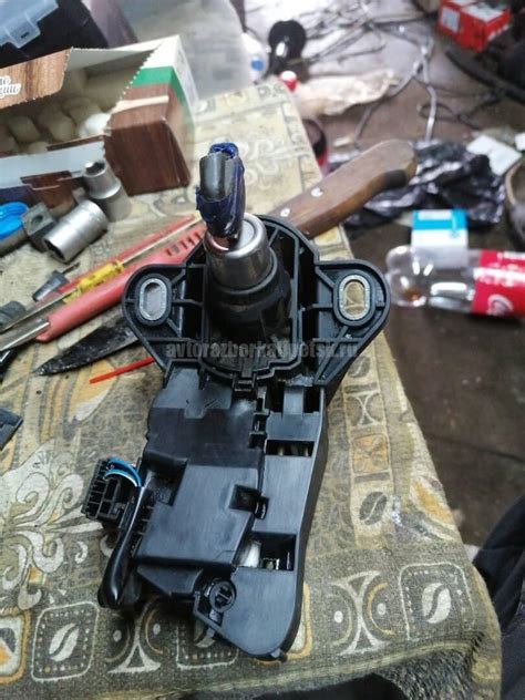 Замок багажника на Мицубиси Каризма с 1999 по 2003 | АВТОРАЗБОРКА В ЛИПЕЦКЕ