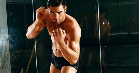 GAY MANS PLEASURE CHARLES DERA SHOWS COCK