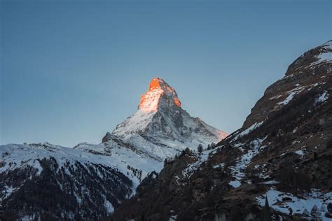 Vista escénica del amanecer o la puesta de sol de matterhorn una de