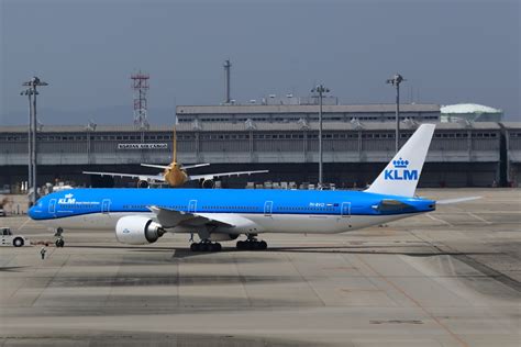 Klmオランダ航空 Boeing 777 300 Ph Bvo 関西国際空港 航空フォト By T Sazenさん 撮影2015年05月06日