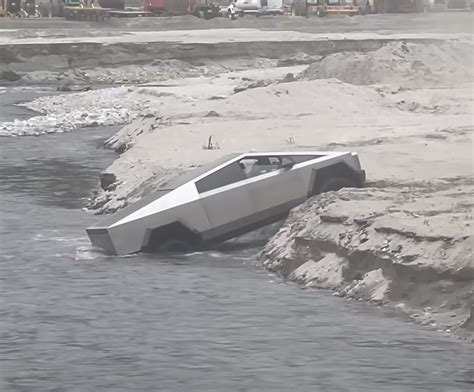 Driver Overestimates the Tesla Cybertruck, Gets Stuck in the River