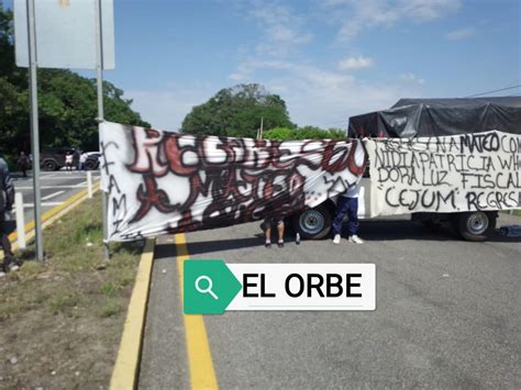 El Orbe Al Momento Un Grupo De Personas Mantiene Bloqueada La Carretera