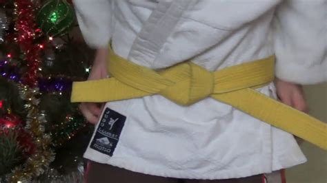 Как завязать пояс по мастерски . - YouTube