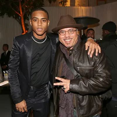 howard hewett net worth 2022