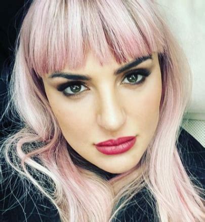 Arisa Mostra La Collezione Di Sex Toys E Risponde Ai Follower Troppo