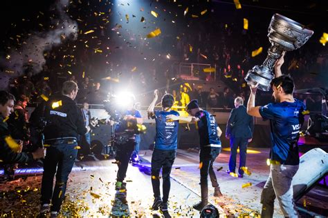 A Basic Guide to Understand e-Sports | Monster Journal