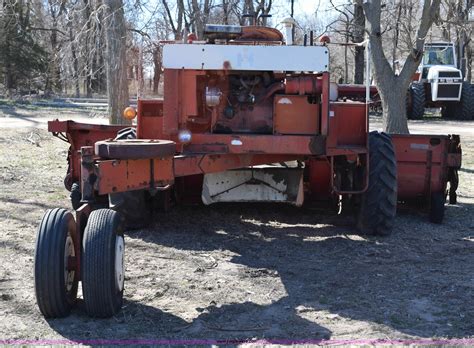 International 275 Self Propelled Swather In Buhler Ks Item K2389